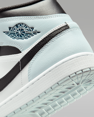 Air Jordan 1 Mid Men's Shoes. Nike IL
